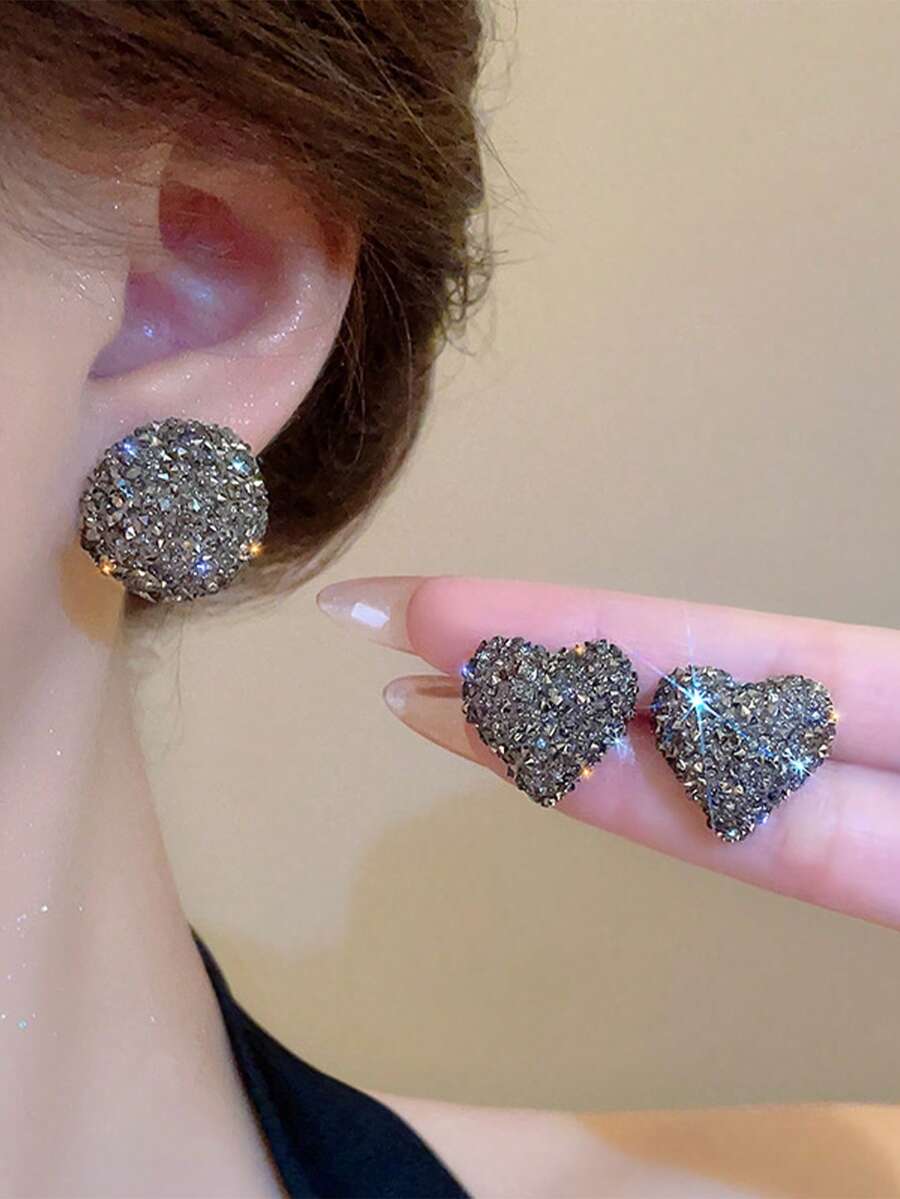 A Pair Of Fashionable Grey Heart-Shaped Earrings, Versatile And Suitable For Any Occasion. - Silver - View 1