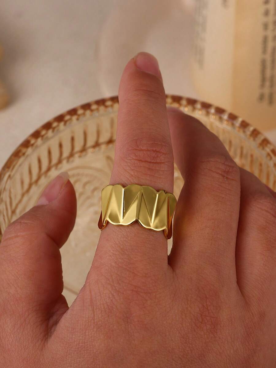 1 pieza Anillo geométrico minimalista plisado irregular de color dorado para mujer, joyería para fiesta de cumpleaños, regalo del Día de la Madre - Plateado - Ver 1