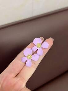 1 par de pendientes de flor morada con diseño elegante y versátil, adecuados para el uso diario y festividades de las mujeres - flores - Ver 3