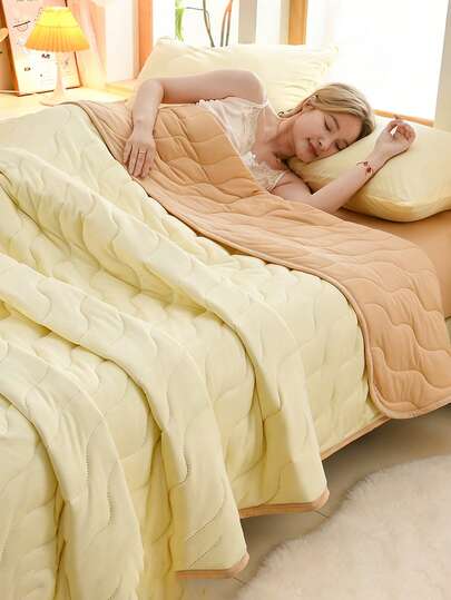 1pc Soft Quilted Comforter, Lightweight Summer Quilt, Fashionable Printed Blanket, Suitable For Home Bedroom Decor, Soft And Lightweight Embossed Pattern 100% Polyester Material, Wedding Supplies, Valentine's Day Home Bedroom Decor, Easter Gifts, Mother's Day Gifts, Suitable For All Seasons