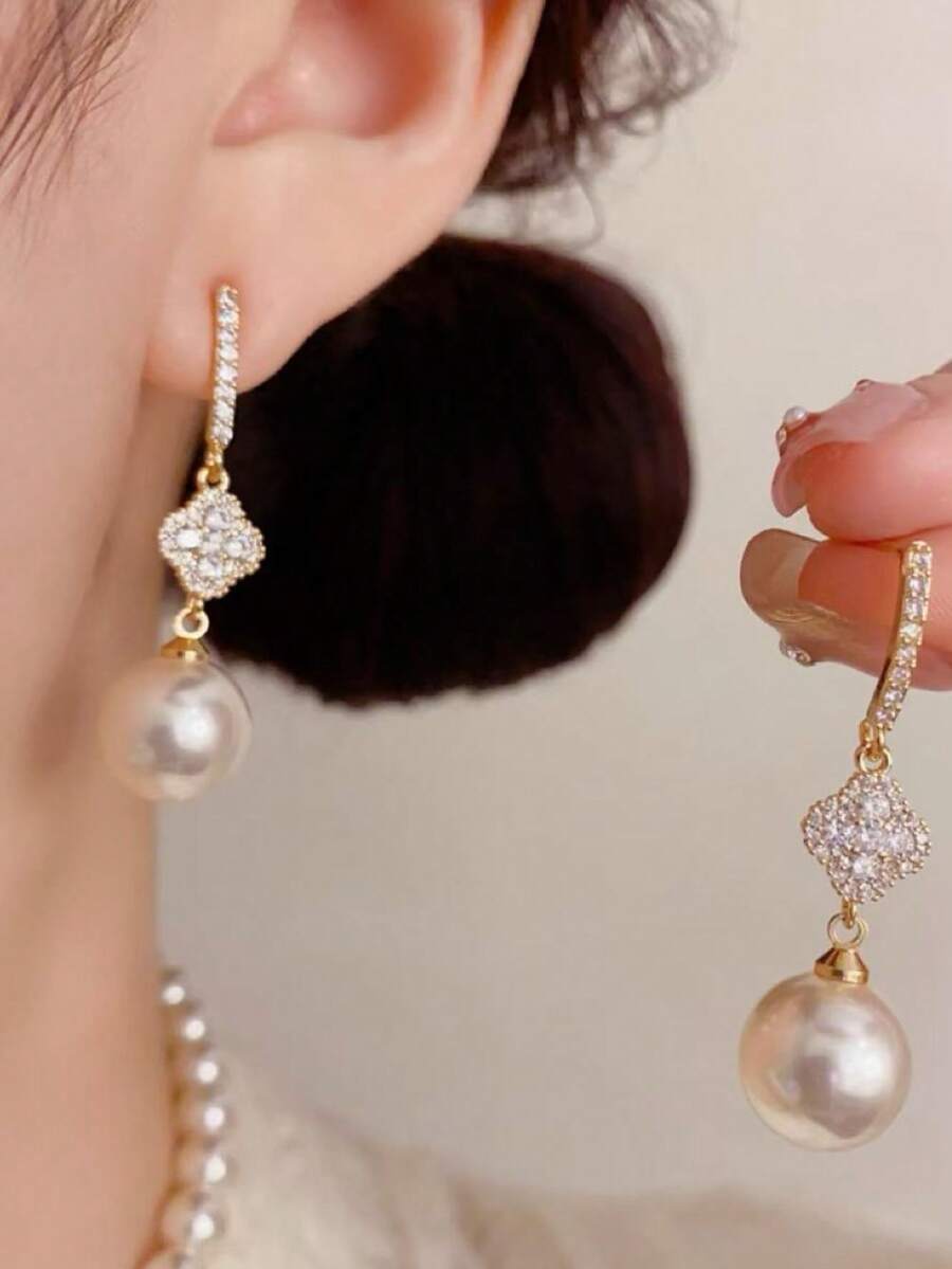 1对奢华时尚百搭锆石四叶花珍珠吊坠耳环，精致个性化优雅高端闪亮耳环批发，花朵珍珠耳环 - 珍珠四葉草耳環 - 查看 1