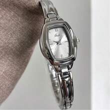 1件 CILOA 奢华酒桶造型小金表，光滑手镯表带，防水休闲女士腕表 - 銀色 - 查看 2