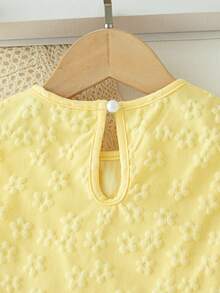 Set de 2 piezas de top sin mangas de unicolor casual con decoración de volantes y shorts para niñas, primavera/verano - Amarillo - Ver 4