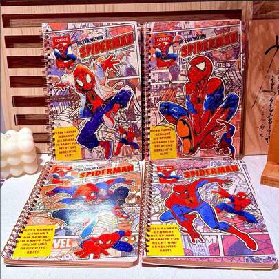 Marvel 这款2026新款美国漫画英雄激光笔记本采用炫酷激光打印和经典卡通蜘蛛侠元素，外观精美，质感吸睛。A5线圈装订，内页采用实用横线格式，书写流畅不洇墨，轻巧便携，方便日常学习和记录。作为学生必备文具，它既时尚又实用。款式随机，无论是自用还是赠送亲朋好友，都是不错的选择。