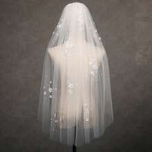 1pc Short Floral Pearl Bridal Veil, Elegant Minimalist Fashion Fingertip Veil For Photo, Bridesmaid Gift - Multicolor - View 11