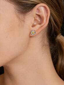 1 Pair Titanium Steel Drip Oil Petite Elegant Daisy Stud Earrings, Fresh Campus Style Mini Earrings Suitable For Daily Wear, Women Earrings - Silver - View 2