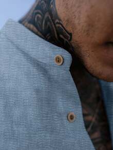 Light Blue Men's Dress Shirt With Mandarin Collar, Lightweight And Cool Dunas Fabric - Summer 2026 - Beach Shirt - Everyday Shirt - 霧霾藍 - 查看 5