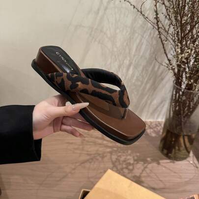 女士夏季新款豹纹人字拖凉鞋，撞色厚底休闲户外时尚人字拖，沙滩度假