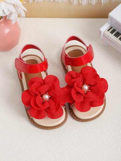 1 par de sandalias de verano para niñas, con flor de tela roja, perlas y acabado brillante rojo. Sandalias infantiles con , adecuadas para actuaciones escolares y combinar con atuendos