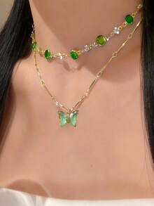 Este conjunto de collar de mariposa verde de estilo minimalista vintage incluye 2 piezas, adecuado para uso diario, fiestas, vacaciones, festivales de música y otras ocasiones. También son excelentes regalos para familiares y novias. - Collar Doble Mariposa - Ver 1