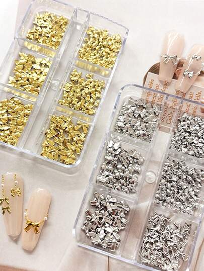 1 caja de 12 ranuras con tachuelas de arco brillantes en dorado y plateado - Decoraciones de uñas de aleación metálica con diseños de mariposa, flor y luna en 3D
