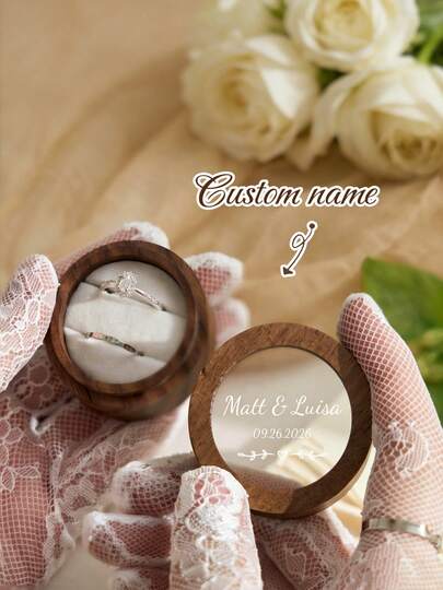 Caja de anillo personalizada, diseño de doble ranura, adecuada para regalos de boda, propuesta y aniversario. Estilo retro, se puede personalizar con nombres y fechas, elegante y de moda, personalizada, especial, significativa, caja de anillo clásica eterna, regalo de aniversario perfecto para mujeres, también adecuada para el Día de San Valentín, boda, fiesta, aniversario, almacenamiento diario del hogar y otras ocasiones especiales.