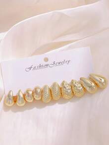 2/10/18/30 件套全新金色耳环，款式多样，包括大胆的几何螺丝耳环、水滴耳环、扭纹耳环、大爱心耳环和迷你 C 形耳环。完美适用于日常办公、学校、派对、生日、节日和毕业典礼等各种场合。是送给女友、闺蜜、同学或妈妈的理想礼物。 - 金黃色 - 查看 2