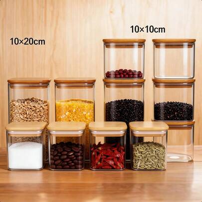 现有两款可选，分别为3件套和6件套玻璃储物罐套装，均配有竹制盖子。最大容量为1600毫升。这些节日主题迷你食品容器密封性好，用途广泛，可用作储物盒，非常适合存放茶叶、香料、糖、盐、胡椒、咖啡和糖果等。