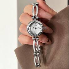 1pc Vintage Rhinestone Oval Wristwatch, Bee & Fish Pendant Chain Strap, Luxury Versatile Ladies Small Gold Watch - Silver - View 2