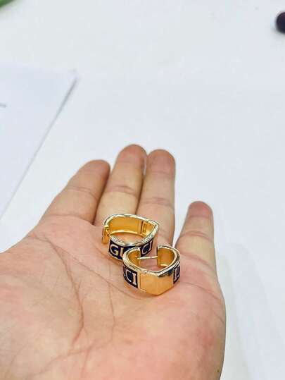 1 par moderiktiga eleganta örhängen med svart emalj, lyxiga smycken för kvinnor