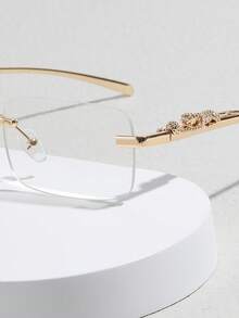 1副男士长方形无框高端金属透明眼镜，时尚休闲透明镜片眼镜，适合日常休闲、高端社交、街头摄影和办公场合。 - 無框方形 - 查看 3