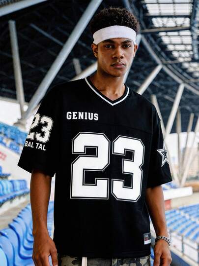 EVRINFINITE 男士运动数码印花休闲篮球球衣款式T恤，男士街头短袖T恤，正面采用两种不同面料拼接而成，正面有数字字体图案设计，适合夏季户外运动场合。