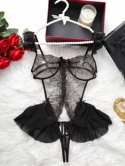 性感内衣：性感黑色蕾丝网纱拼接刺绣露肩连体裤