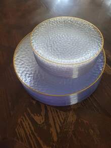 28 piezas Platos redondos transparentes con borde dorado (Plato grande de 10 pulgadas, Plato pequeño de 7 pulgadas), Platos de fiesta martillados, que incluyen 14 piezas Platos de postre transparentes y 14 piezas Platos de cena transparentes, adecuados para todas las ocasiones - transparente - Ver 5