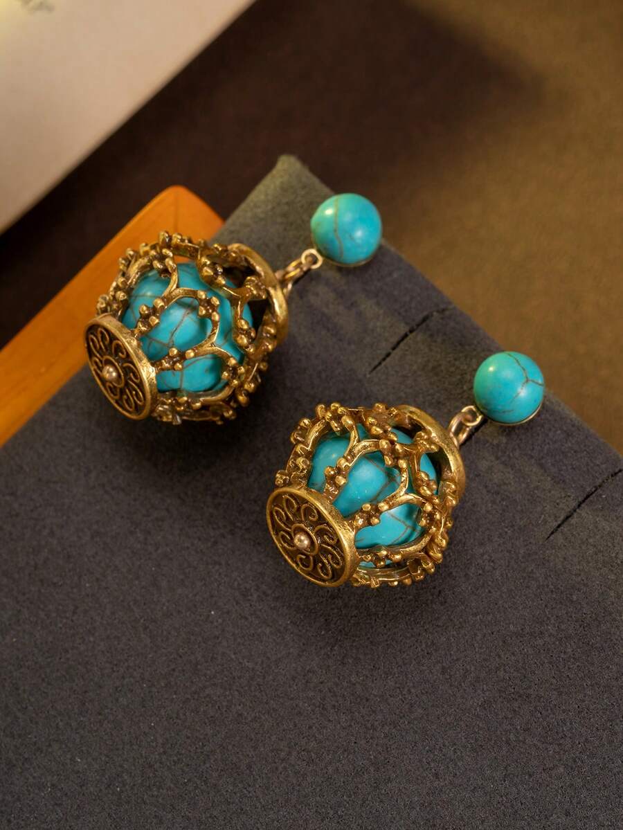 Một đôi bông tai cổ điển, tinh tế và trang nhã làm từ đá lapis lazuli tổng hợp, đính những hạt tròn nhỏ rỗng bên trong, thiết kế 3D, thích hợp cho phụ nữ đeo hàng ngày, dự tiệc hoặc các buổi liên hoan, làm phụ kiện, quà tặng cho bạn bè nữ hoặc quà tặng Ramadan. - Màu xanh nhạt - Xem 1