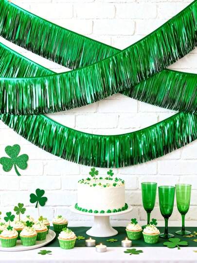 1Pc Green Scalloped Metallic Tinsel Banner, Green Fringe Backdrop 5.9 Ft Green Foil Fringe Garland, Fringe Banner - Layered Party Tinsel Garland For Party Banners Bachelorette Decorations, Birthday Photo Booth Backdrop, Happy Birthday Decor, New Year Party Decor, Bridal Shower Wicked Banner, Wedding Decor
