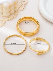 Bộ 3 vòng tay kiểu dáng tối giản mạ vàng, thiết kế bất đối xứng hình giọt nước, chất liệu dày dặn, bền chắc, phù hợp cho nữ, làm từ kim loại mờ mịn và hợp kim kẽm. - Vàng - Xem 4