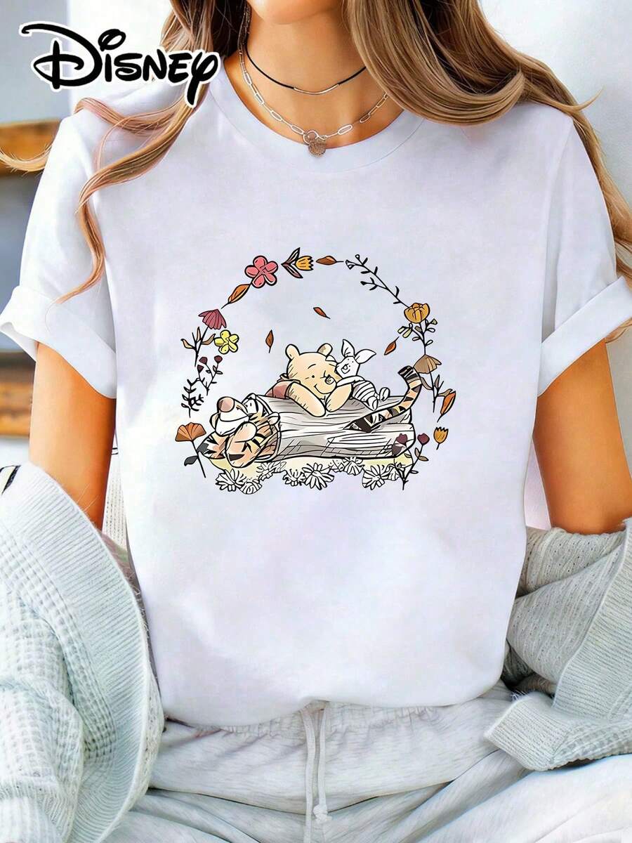 This Women's Casual Disney Winnie The Pooh 100% Cotton Short-Sleeved Crew Neck T-Shirt Is Perfect For Taking Photos At Disneyland, As A Travel Souvenir, For Everyday Casual Wear, Or For Matching Family Outfits. It Also Makes An Ideal Valentine's Day Gift For Friends And Family. A New Spring Style, This Women's Clothing Is Comfortable And Skin-Friendly, Suitable For Outdoor Wear. - 白色 - 查看 1