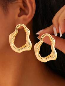 1 Pair Fashion Metal Pendant Earrings, Fish Shape Geometric Hollow Ear Accessories, Suitable Women Vacation Date Birthday Gift Daily Party Casual Wear - Hollowed-out Geometry - View 5