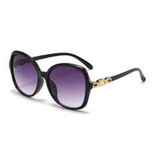 一副男女通用方形大框棕色豹纹时尚眼镜，波西米亚风时尚装饰眼镜，适合日常佩戴、度假、旅行、街头摄影及各种休闲时尚场合。 - 彩色 - 查看 8