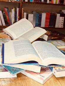 Ética Nicomaquea - Autor: Aristóteles - Tema: Narrativa, Filosofía - Páginas: 235 - Medidas: 21 cm x 14 cm  - Aristóteles, filósofo griego nacido en Estagira en 384 a.C. y muerto en Calcis, Eubea en 322 a.C.  Fue discípulo predilecto de Platón y el más grande naturalista de la antigüedad.  En su tiempo se distinguió como un pensador activo que dedicó gran parte de su vida a la enseñanza de la filosofía.  Su obra ÉTICA NICOMAQUEA fundamenta principalmente que el desarrollo de la inteligencia y la voluntad moral son el fin supremo del hombre.     La ética de Aristóteles establece como punto de partida que el fin último de todo ser humano es la felicidad. Según Aristóteles, para llegar a la felicidad, se debe analizar la naturaleza humana. - Libro único - Ver 4