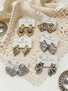 Conjunto de 12 brincos femininos com design geométrico assimétrico em tons de ouro e prata, banhados a ouro 14K. Brincos grossos minimalistas em formato de coração, retangulares, com textura enrugada e pérolas. Joias perfeitas para o verão, praia e uso casual diário. Brincos de aço inoxidável. - Multicolorido - Ver 12