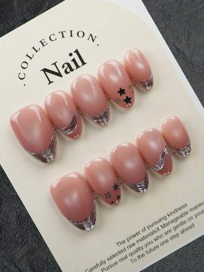 10片装短款杏仁形手工按压式美甲贴片，裸色珠光，饰以银色漩涡和黑色星星点缀，光泽亮丽，可重复使用，佩戴舒适，适合日常和派对妆容，四季皆宜，可用于购物、旅行和社交聚会。