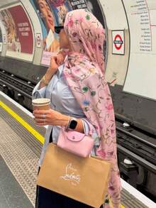 1件印花头巾，时尚优雅简约清新女士围巾，轻盈头巾，适合日常佩戴和祈祷（罩袍） - 粉色 - 查看 3