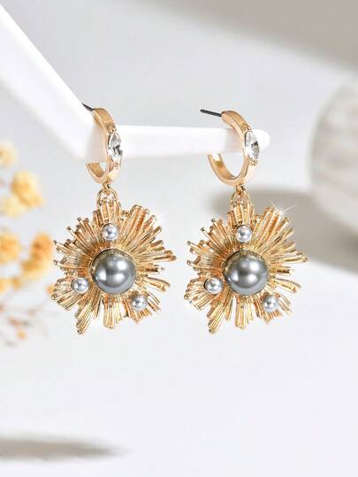 1 Pair Fashion Elegant European And American Style Gold Sunflower, Irregular Pleated Leaf Design With Gray Faux Pearl, Heart-Shaped Stud And Gray Teardrop Pendant C-Shaped Earrings, Suitable For Daily Dress, Party And Banquet Wear. The Imitation Pearls Are Injection Molded And May Have Minor Flaws, Please Understand.