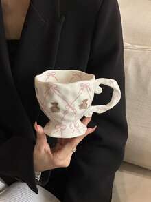 1/2 chiếc cốc sứ hình gấu dễ thương vẽ tay sáng tạo kèm nơ - Cốc cà phê/trà đá gia dụng màu men dưới men theo yêu cầu - Món quà Giáng sinh và quà tặng lý tưởng cho bạn gái - Quà tặng hộp quà ngày lễ, quà tặng mùa tựu trường - trắng - Xem 7