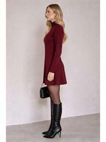 Short Dress In Premium Suedine Fabric, Boat Neck, Long Sleeves, Simple, Fitted, A-Line Silhouette, Solid Color, Elegant, Autumn/Winter Fashion. - 紅木色 - 查看 3