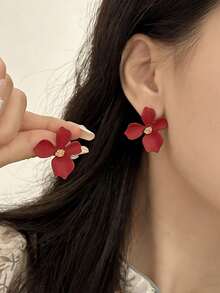 一对百搭优雅小众设计红色花朵耳钉，适合女性日常及节日佩戴 - 花朵 - 查看 1