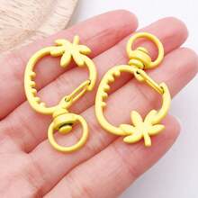 5/10/20 chiếc móc khóa hình dâu tây nhiều màu sắc được sơn – Khóa càng cua và móc bấm được phun sơn, dùng làm phụ kiện thủ công DIY và mặt dây chuyền. - Móc khóa hình quả dâu tây - Xem 24