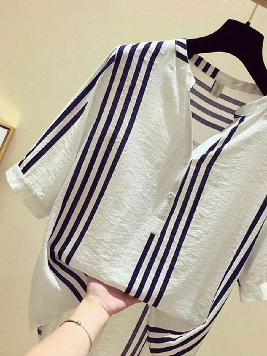女士休闲舒适通勤优雅条纹口袋V领纽扣衬衫，夏季春季上衣 - 藍白色 - 查看 1