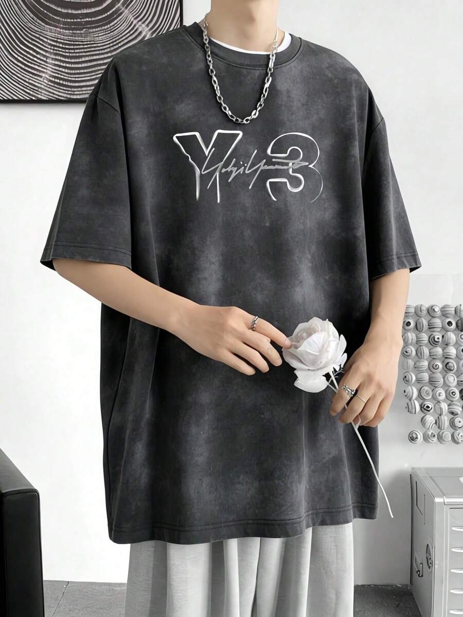 Domestic Shipping. Men's Summer Collection. One Men's Batik Short-Sleeved T-Shirt. Solid Batik Design With Vintage-Inspired Distressing. Regular Length. Made Of Pure Cotton For Comfort And Machine Washability. - 深灰色 - 查看 1