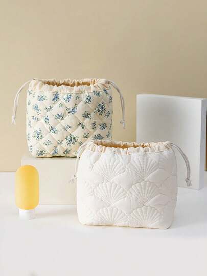 压纹抽绳化妆包，相机收纳包，数码收纳包，大容量抽绳化妆包，多功能收纳包。也适用于收纳CCD播放器、数据线、移动电源、卫生用品、零钱包、方形化妆包、户外多用途包、相机配件、旅行必备品、女士礼物、伴娘礼物。