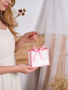Set de 10 bolsas de regalo pequeñas con asas, bolsas mini blancas, tamaño 14x6.5x12 cm, bolsas de regalo pequeñas al por mayor con cintas, adecuadas para recuerdos de fiestas, Día de la Madre, recuerdos, bodas, baby showers (blanco y rosa) - Bordes rosas + cinta de abanico - Ver 2