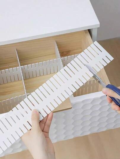 引き出し用仕切り板 - 伸縮式収納ボックス、カスタマイズ可能なプラスチック製、キッチン オフィス収納に適しています。DIY 多機能引き出し収納、靴下 下着 食器などの収納に最適。多機能な家庭用収納ソリューション