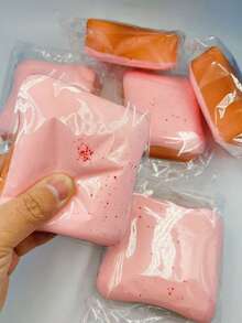 1个超柔软奶油吐司造型挤压玩具，缓解压力，是生日、节日、圣诞节、万圣节的完美礼物 - 彩色 - 查看 11