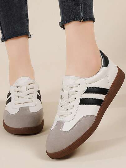 复古德式运动鞋，男女皆宜 | 白色软底运动鞋，适合搭配长袍 | 舒适透气的步行鞋 | 经典复古设计，适合日常穿着