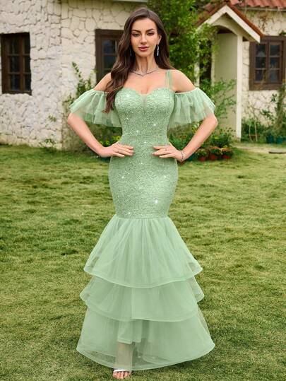 MIUSOL Đầm maxi dự tiệc trang trọng trễ vai đính sequin, ren hoa phối lưới tương phản, viền bèo nhún, đầm dạ hội thanh lịch dành cho nữ, đầm dạ tiệc trang trọng, phù hợp cho khách dự đám cưới, lễ tốt nghiệp, tiệc gala và các dịp khác mùa xuân.