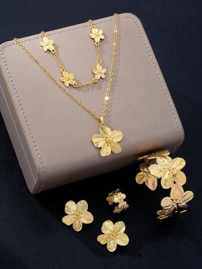 طقم مجوهرات للنساء بتصميم زهرة البرسيم المنقوش باللون الذهبي، يشمل 1 زوج من الأقراط، 1 قلادة، 1 سوار، 1 أسورة، 1 خاتم