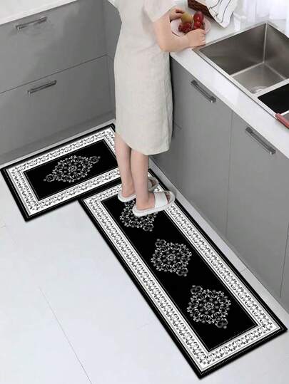 1 szt. mata kuchenna z żelu krzemionkowego, czarne tło z symetrycznym srebrnym wzorem kwiatowym, elegancki europejski styl pałacowy w stylu vintage, luksusowa moda, miękka, antyzmęczeniowa mata kuchenna, materiał wierzchni, chłonny materiał gąbkowy w środku, gumowy spód, łatwa do czyszczenia, grubość ok. 3,5 mm