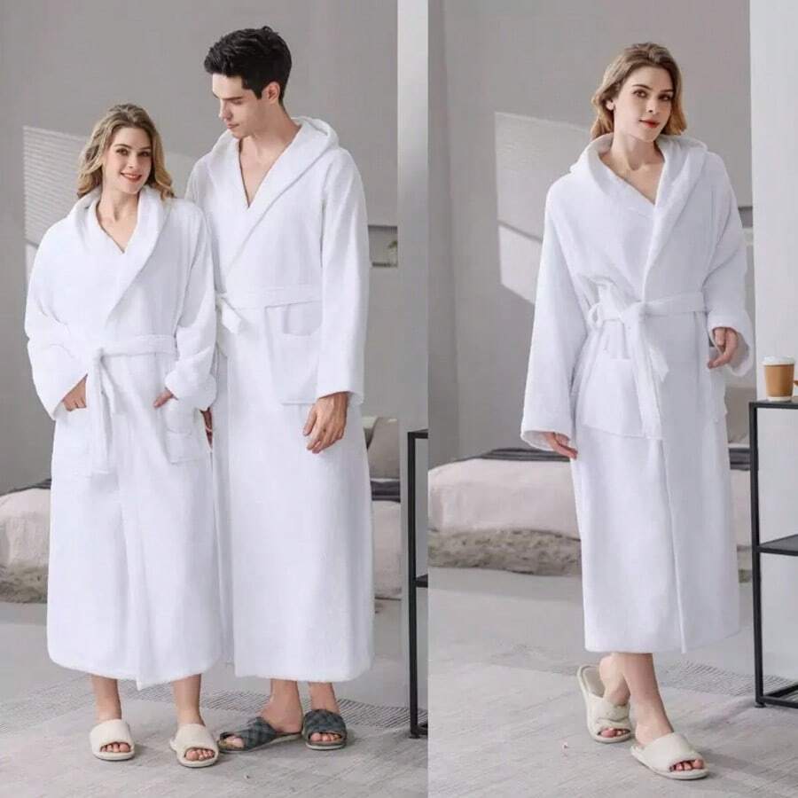 Áo choàng tắm màu trơn unisex, có thể chọn kiểu cổ áo, nhiều màu sắc để lựa chọn. Có thể dùng như khăn tắm, áo choàng tắm, đồ mặc nhà hoặc đồ ngủ. Được làm từ vải lông cừu san hô mềm mại, thoải mái và nhanh khô, thích hợp cho gia đình, khách sạn, phòng tắm, tiệc tùng, hồ bơi, dã ngoại và các dịp khác. Phù hợp cho mọi mùa, cũng là một vật trang trí phòng tắm tuyệt vời, quà tặng hoặc vật phẩm trưng bày ý nghĩa. - áo choàng tắm bằng vải lông cừu san hô - Xem 1